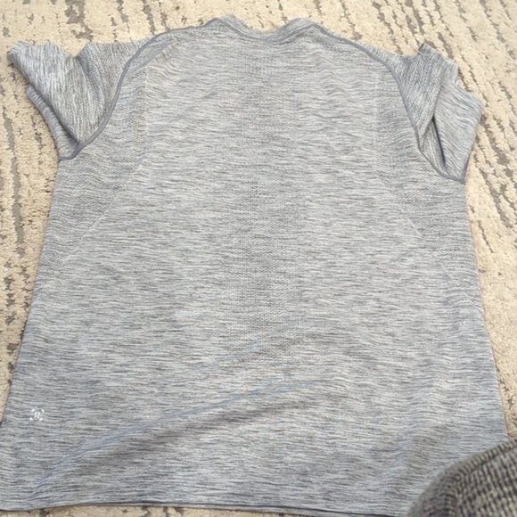 Lululemon Metal Vent Tech Short Sleeve V Slate / White - Picture 9 of 9